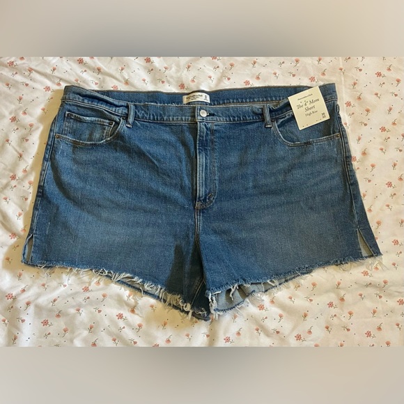NWT Abercrombie and Fitch- High Rise 4 Inch Mom Short- Size 36/22 - Picture 12 of 12